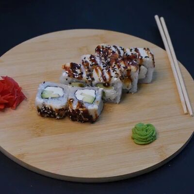 Ролл Канада в Yo! Sushi по цене 850 ₽