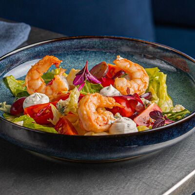 Салат с креветками и виноградом в Паркинг по цене 750 ₽