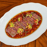 Севиче из тунца в имбирном юдзу в Nomad