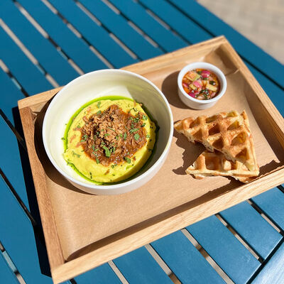 Томленая рваная говядина с картофельным пюре и маринованным сельдереем в Banoffi (Bormio) по цене 830 ₽