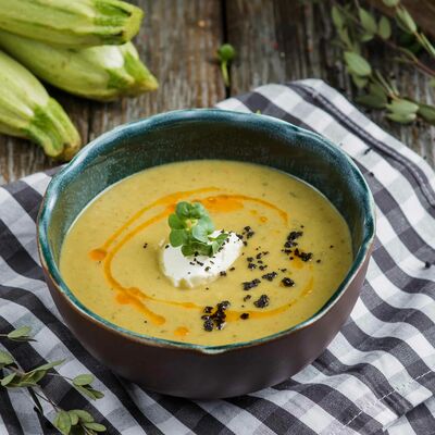 Крем-суп из брокколи с копченым лососем в Пряности & Радости на Васильевском по цене 420