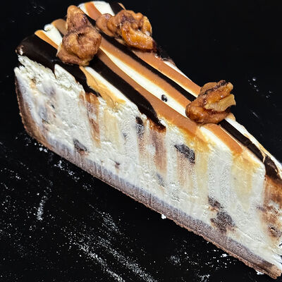 Чизкейк Нью-Йорк с шоколадом и орехом Пекан в Total Sushi по цене 320 ₽