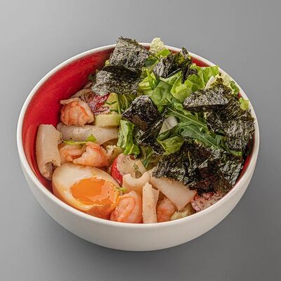 Салат с креветками и кальмарами в Том Янг Бар по цене 610 ₽