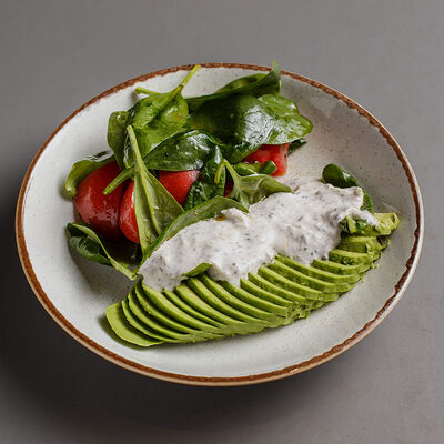 Трюфельная страчателла с авокадо и томатами в Пицца 22 сантиметра по цене 825 ₽