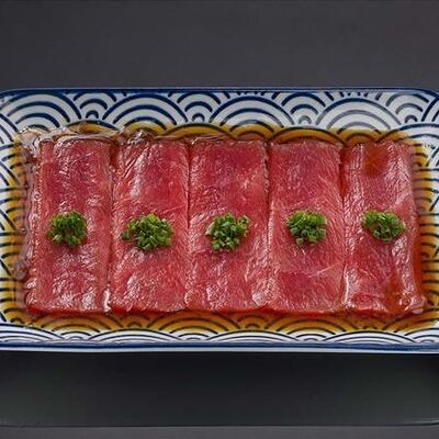 Тунец блюфин с соусом юдзу в Bluefin по цене 3470 ₽