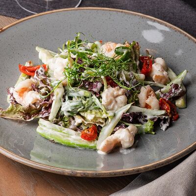 Салат с цукини и креветками в Старый город по цене 750