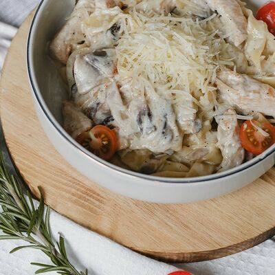 Паста с Курицей и Грибами в Панда Бистро по цене 494 ₽