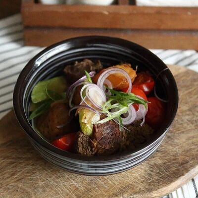 Томленая телятина с овощами в Moloko по цене 750