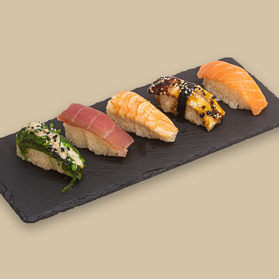 Суши нигири с чукой в Додома по цене 365 ₽
