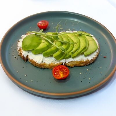 Брускетта с творожным сыром и авокадо в The art cafe по цене 355 ₽