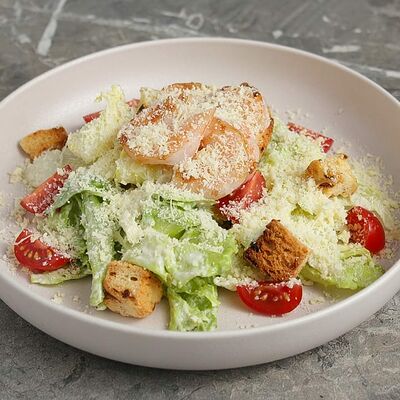 Цезарь с креветками в FRIENDLOUNGE по цене 580 ₽