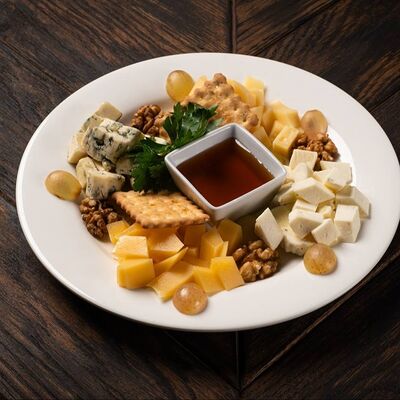 Сырное плато в Lamar по цене 850 ₽