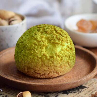 Пирожное Шу Фисташка-малина в Lao Lee по цене 395 ₽