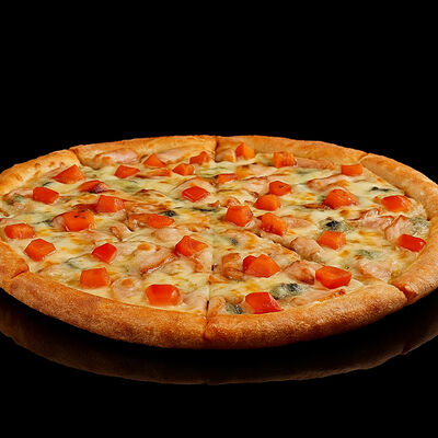 Яцыпленок блючиз Пицца 35 в Фабрика кухня Пицца по цене 1395 ₽