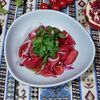 Салат из розовых помидоров с красным луком в Ресторан Барашек по цене 800