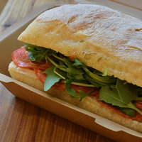 Сендвич с пепперони в Fink Bakery