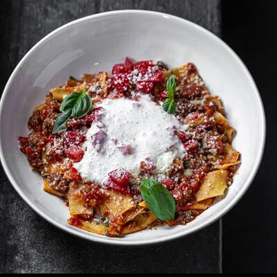 Лазанья с телятиной в соусе бешамель в Техникум по цене 790 ₽