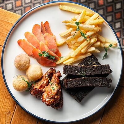 Пивная тарелка в Густо & Пряно по цене 1098 ₽