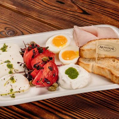 Завтрак Капрезе в Arnamal по цене 790 ₽