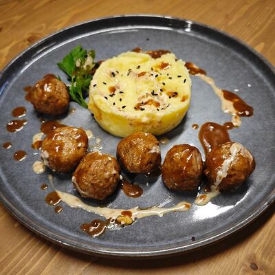 Фрикадельки в соусе демиглас с картофельным пюре в ATLAS BY CUISINE по цене 560 ₽