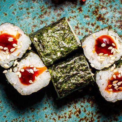 Мини-ролл с угрем в Суши Море Мото по цене 279 ₽