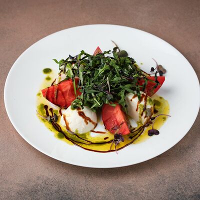 Моцарелла с томатами в VASILCHUKI Chaihona №1 по цене 790 ₽