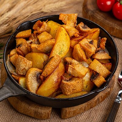 Картофель жареный с грибами в Русская кухня по цене 550 ₽