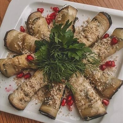Рулетики из баклажан с творожным сыром и зеленью в Соль & Перец по цене 437 ₽
