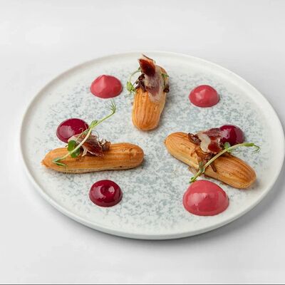 Эклеры с куриным паштетом и утиным прошутто в Голый повар по цене 490 ₽