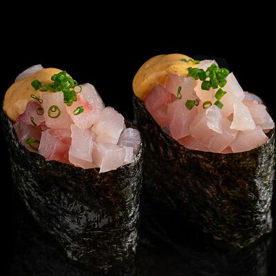 Гункан с морским окунем в Lucky fish по цене 110 ₽