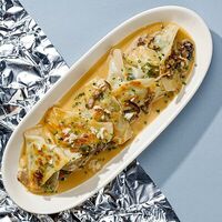 Гедза с лососем и палтусом в Skybar