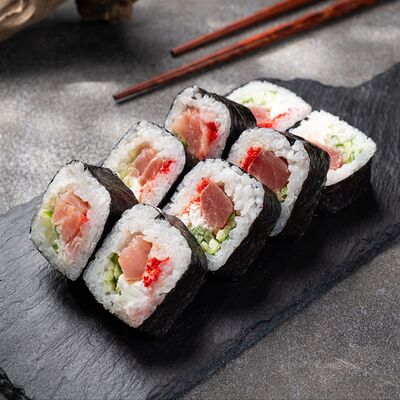 Ролл Спайси-маки с тунцом в Акула вкуса по цене 599 ₽