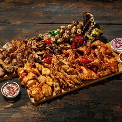 Сет Баранина и курица с овощами в Шашлык Хаус Grill Premium Combo по цене 12440 ₽