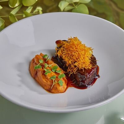 Телячьи щечки с пюре из батата в Turandot по цене 2300 ₽