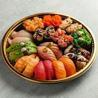 Новогодний сет суши в Ume