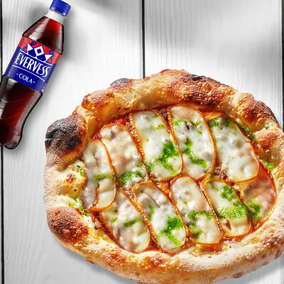 Пицца Сальсичча премиум и Evervess кола в Перчини по цене 820 ₽