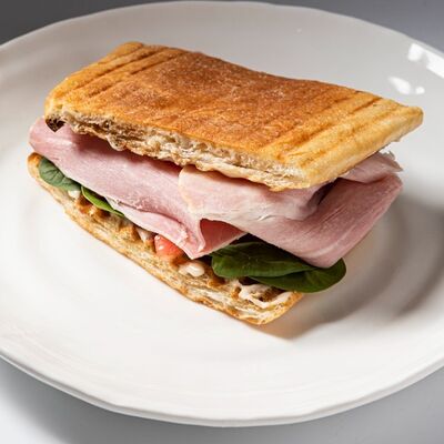 Панини с тамбовским окороком в Тирольские пироги по цене 550 ₽