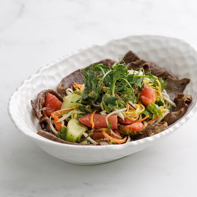 Биф салат с печеным перцем и томатами в Letto по цене 1150 ₽