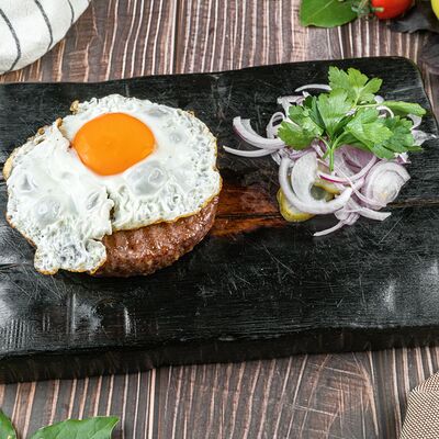 Бифштекс говяжий, обжаренный на гриле в Солянка Крафт Бар по цене 546 ₽