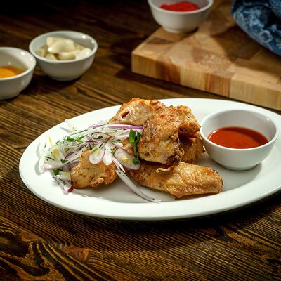 Шашлык из куриных бедер в Пловная по цене 420 ₽