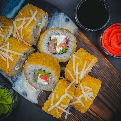 Ролл Цезарь темпура с креветкой в Sushi Time по цене 505 ₽