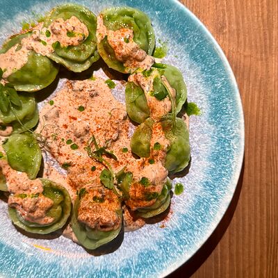 Пельмени куриные с сыром и шпинатом в Локация по цене 670 ₽