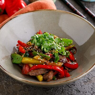 Теплый салат с говядиной в ЛарисуВаннуХочу по цене 690