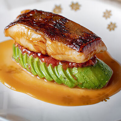 Черная треска, авокадо, томаты в Phantom по цене 1890 ₽