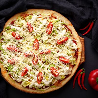 Пицца Цезарь с курицей в LEMONADE по цене 790 ₽