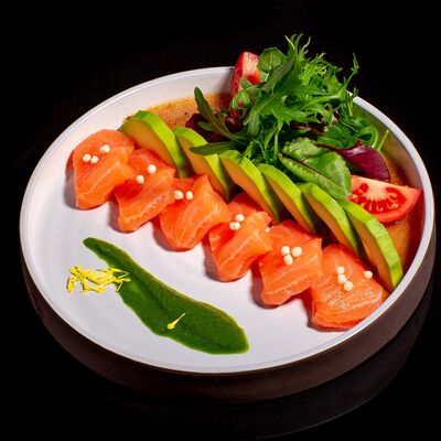 Салат Сяке сарада в Yo! curry & sushi по цене 990 ₽
