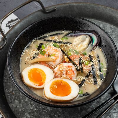 Эби рамен с морепродуктами в RamenBowl по цене 740 ₽