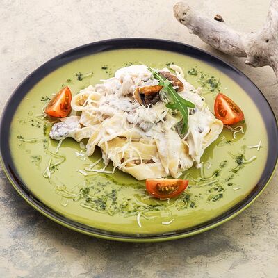 Феттуччине с курицей и грибами в 7 небо по цене 430 ₽