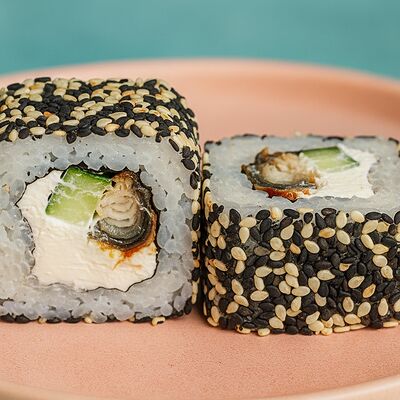 Ролл Калифорния с угрем в Sushi Street по цене 529 ₽