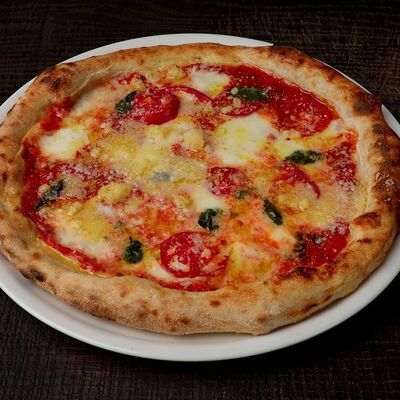 Пицца Маргарита в Dacha restaurant по цене 890 ₽